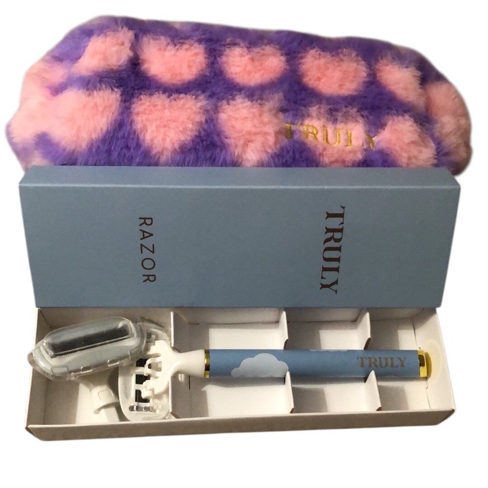 Truly Purple with Pink Hearts Beauty Bag and Razor Set